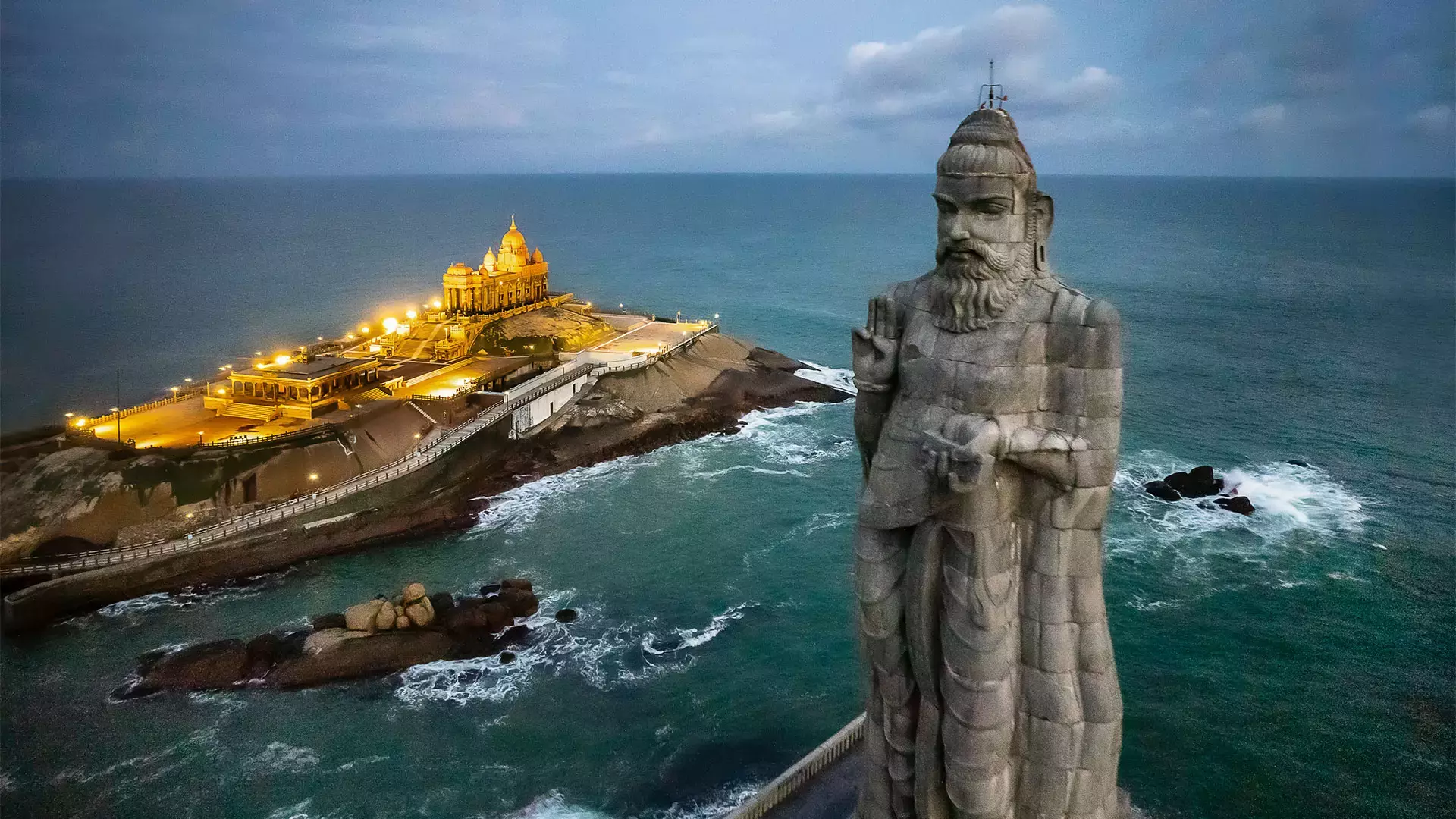 thiruvalluvar-statue-kanyakumari-1655196623_b2c20ff64e13e74324d6